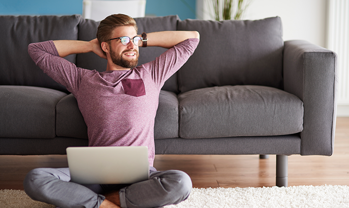 Lucrezi de acasă? Iată 3 metode prin care să fii mai relaxat și creativ!